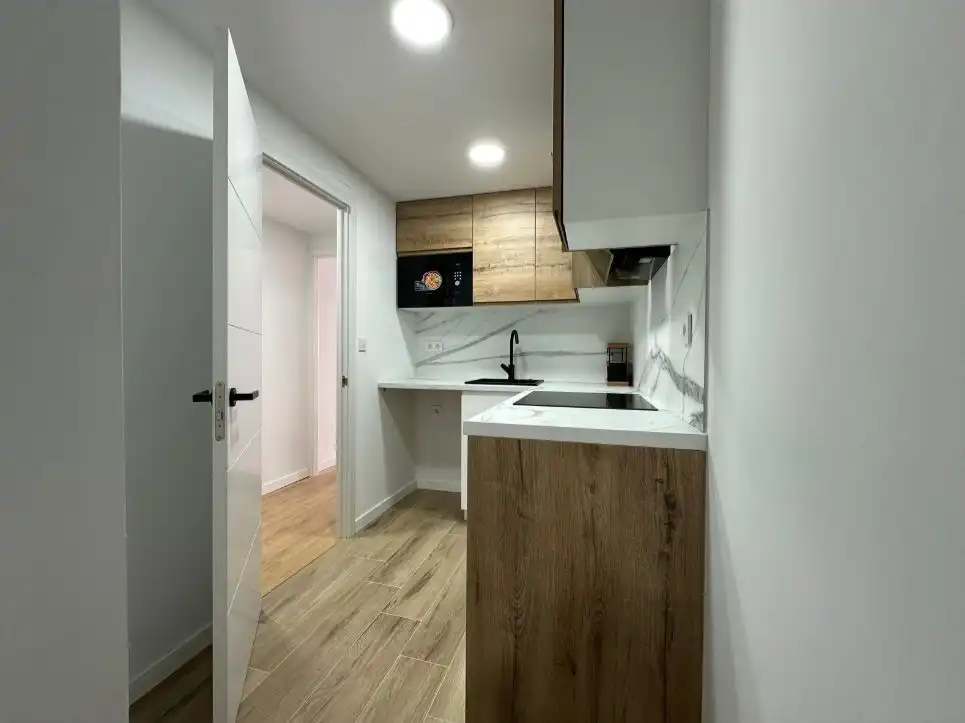 Piso en venta en Ronda de ľEst 36, imagen 3