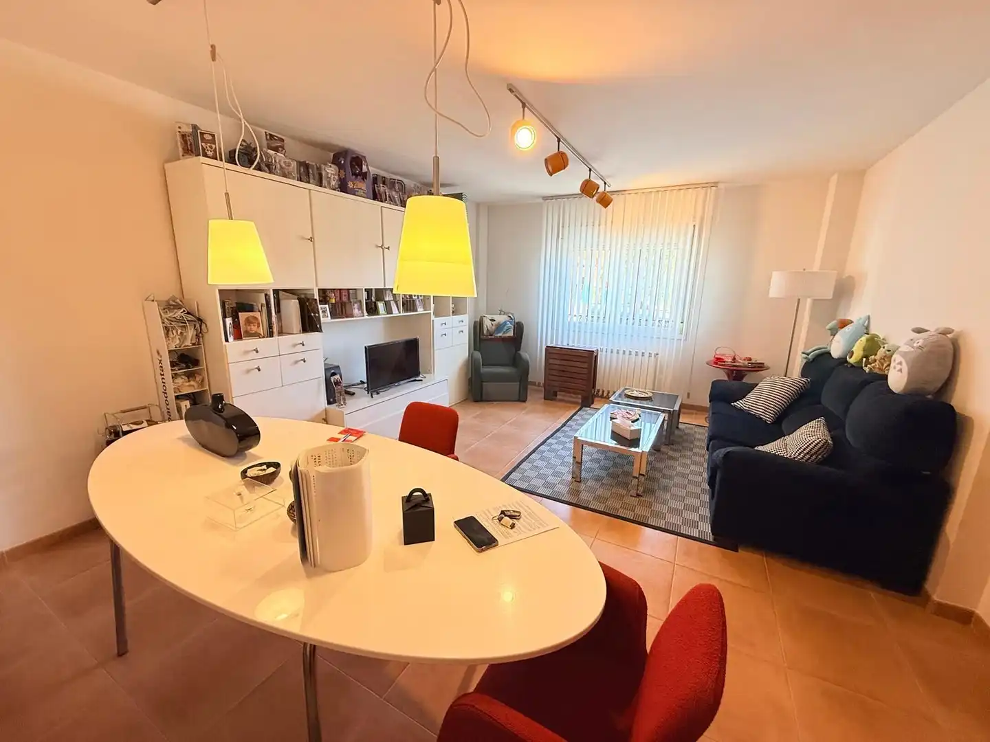 Sala d'estar de Casa adosada en venda en San Martín de Valdeiglesias amb Calefacció i Terrassa