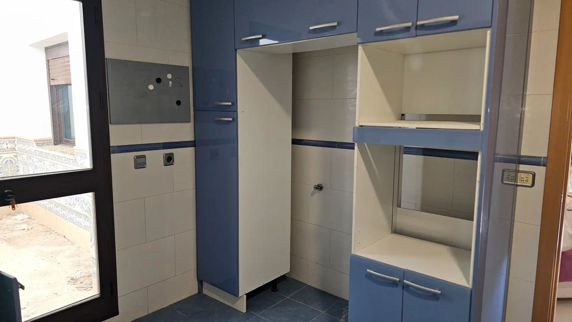 Kitchen of Flat for sale in La Algaba  with Air Conditioner, Terrace and Storage room