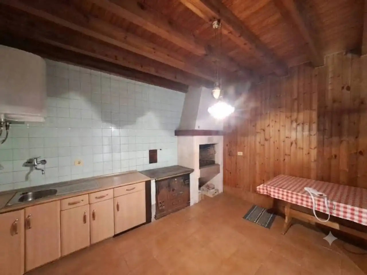 Cuina de Casa o xalet en venda en Hontanas amb Calefacció, Jardí privat i Terrassa