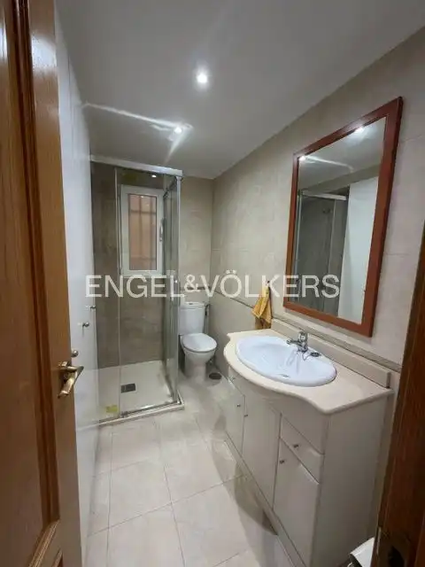 Bathroom of Flat for rent in Madrid  with Heating, Parquet flooring and Furnished