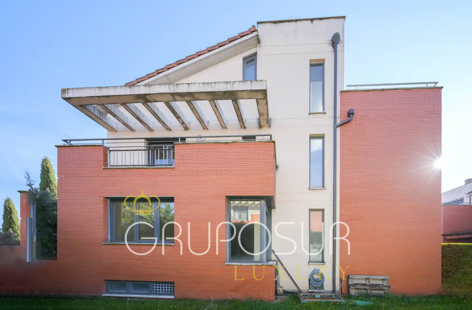 Vista exterior de Casa adosada en venda en Valladolid amb Calefacció, Jardí privat i Parquet