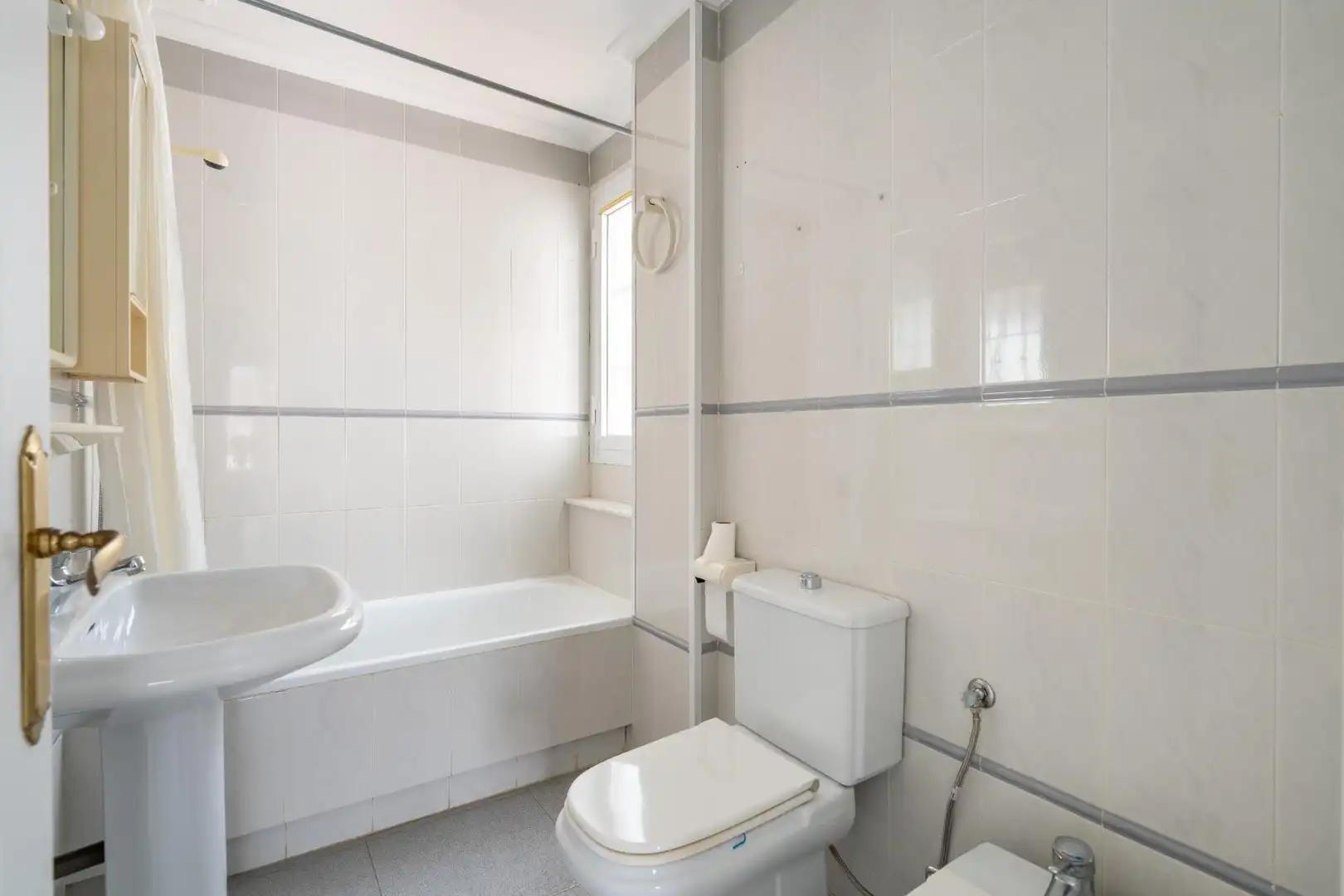 Badezimmer von Dachboden zur Miete in Roquetas de Mar mit Klimaanlage, Heizung und Privatgarten