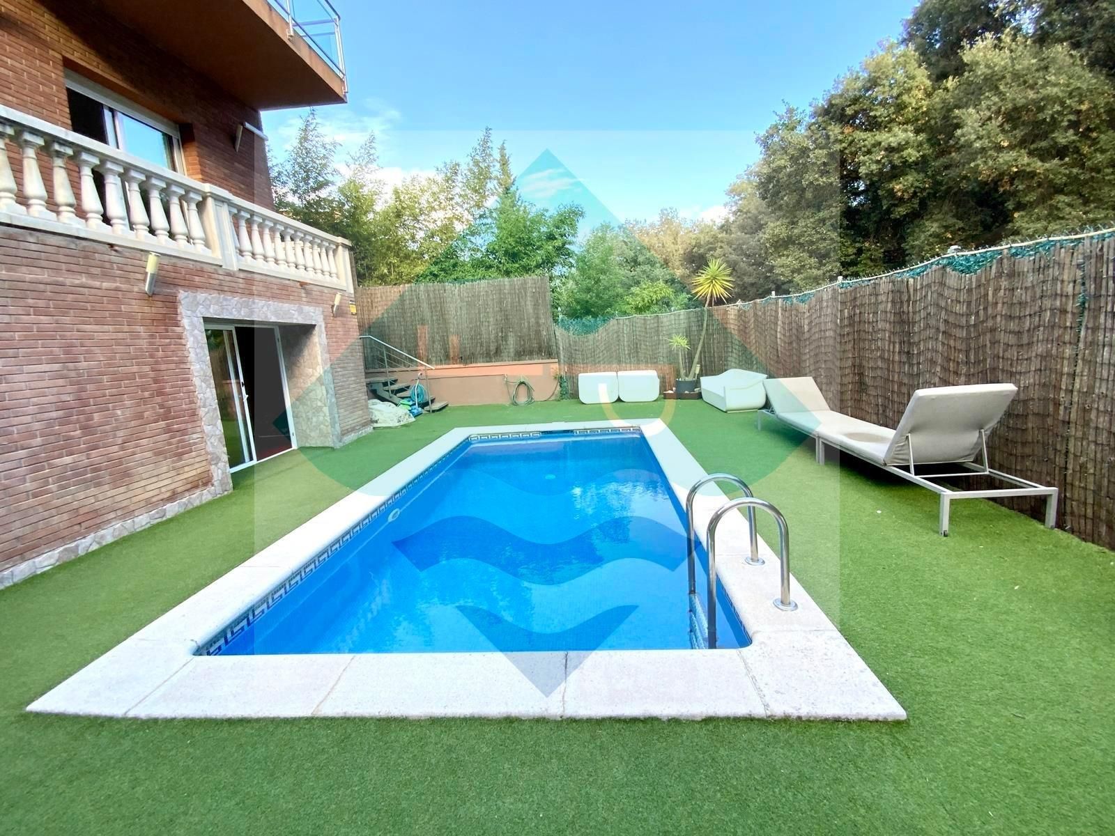Swimming pool of Single-family semi-detached for sale in Alella  with Air Conditioner, Heating and Private garden