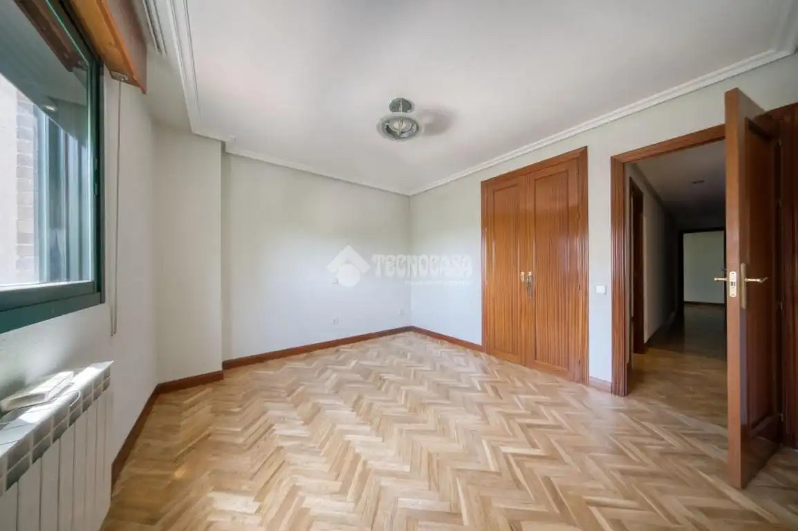 Bedroom of Flat for rent in Valladolid  with Heating and Community pool