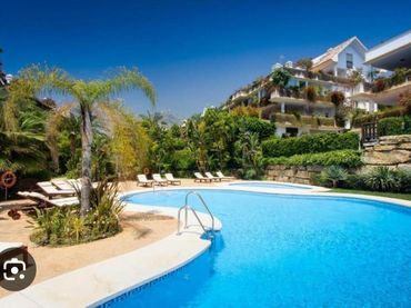 Baixos amb piscina en venda a Milla de Oro