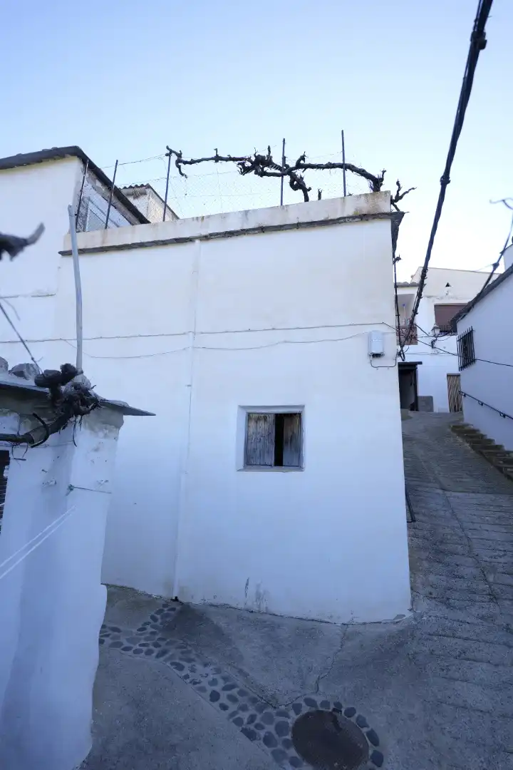 Vista exterior de Casa adosada en venda en Lobras amb Terrassa