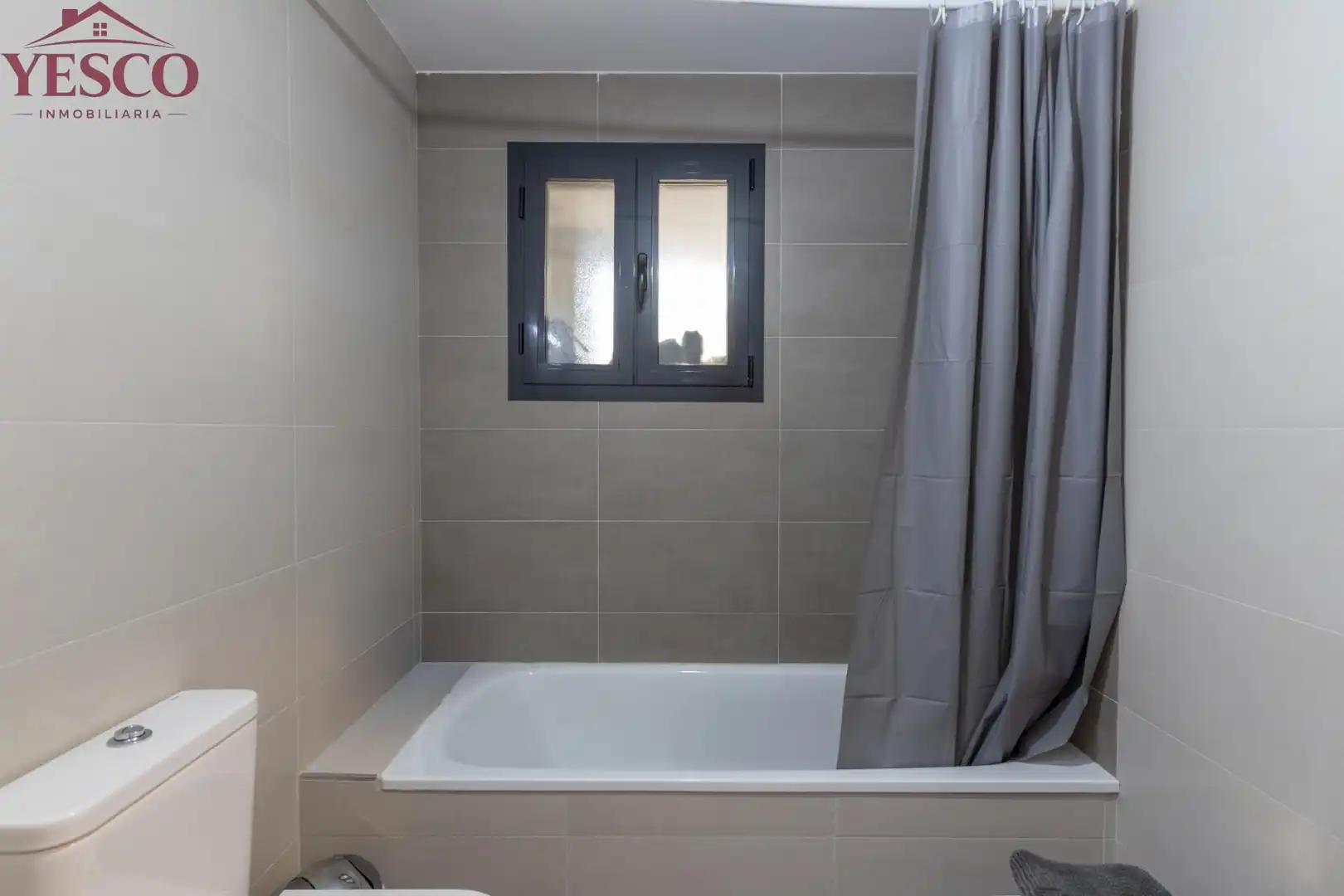 Badezimmer von Wohnung zum Verkauf in Churriana de la Vega mit Klimaanlage