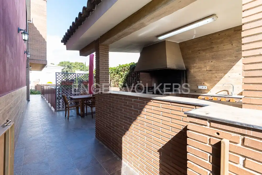Terrace of Houses for rent in Paterna  with Air Conditioner, Heating and Private garden