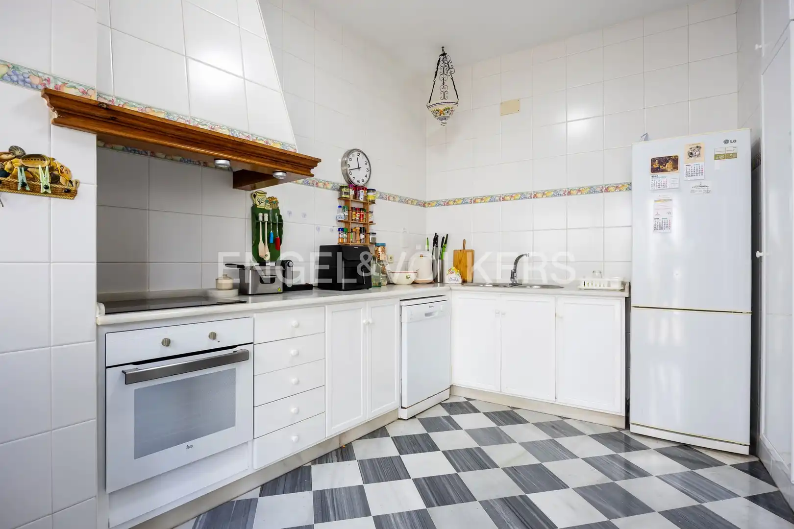 Kitchen of Houses for sale in Sanlúcar de Barrameda  with Air Conditioner, Heating and Private garden