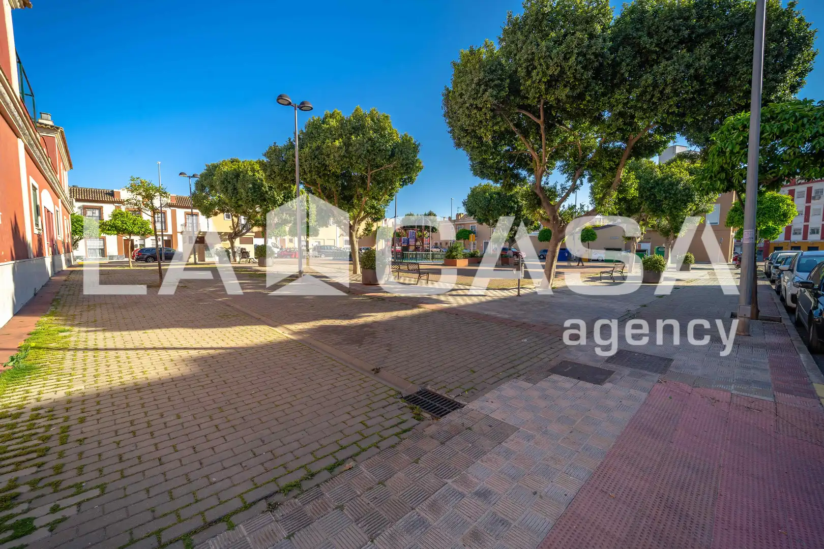 Vista exterior de Casa adosada en venta en Dos Hermanas con Aire acondicionado, Terraza y Trastero