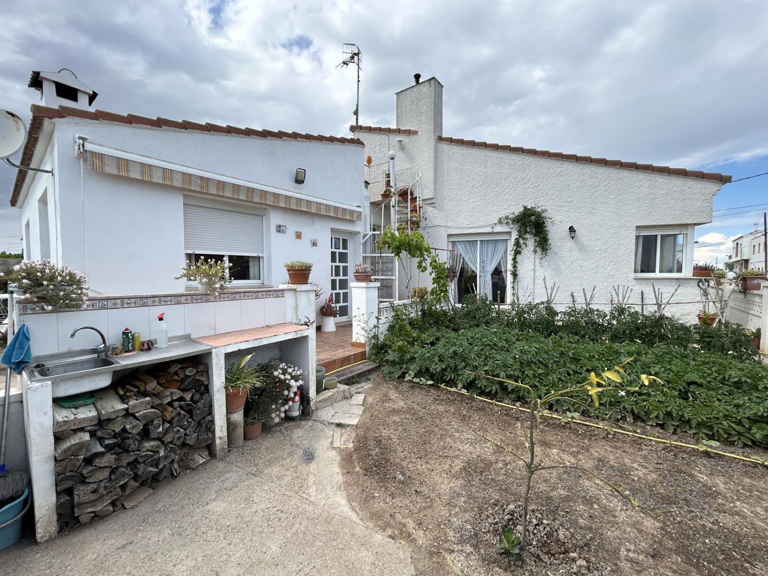 Exterior view of House or chalet for sale in Sant Jaume d'Enveja  with Terrace