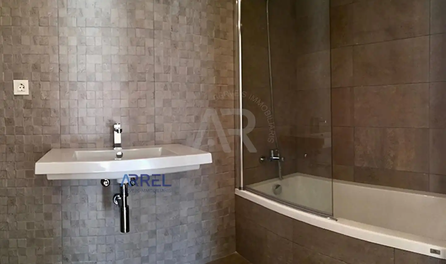 Baño de Piso en venta en Alella con Aire acondicionado y Terraza