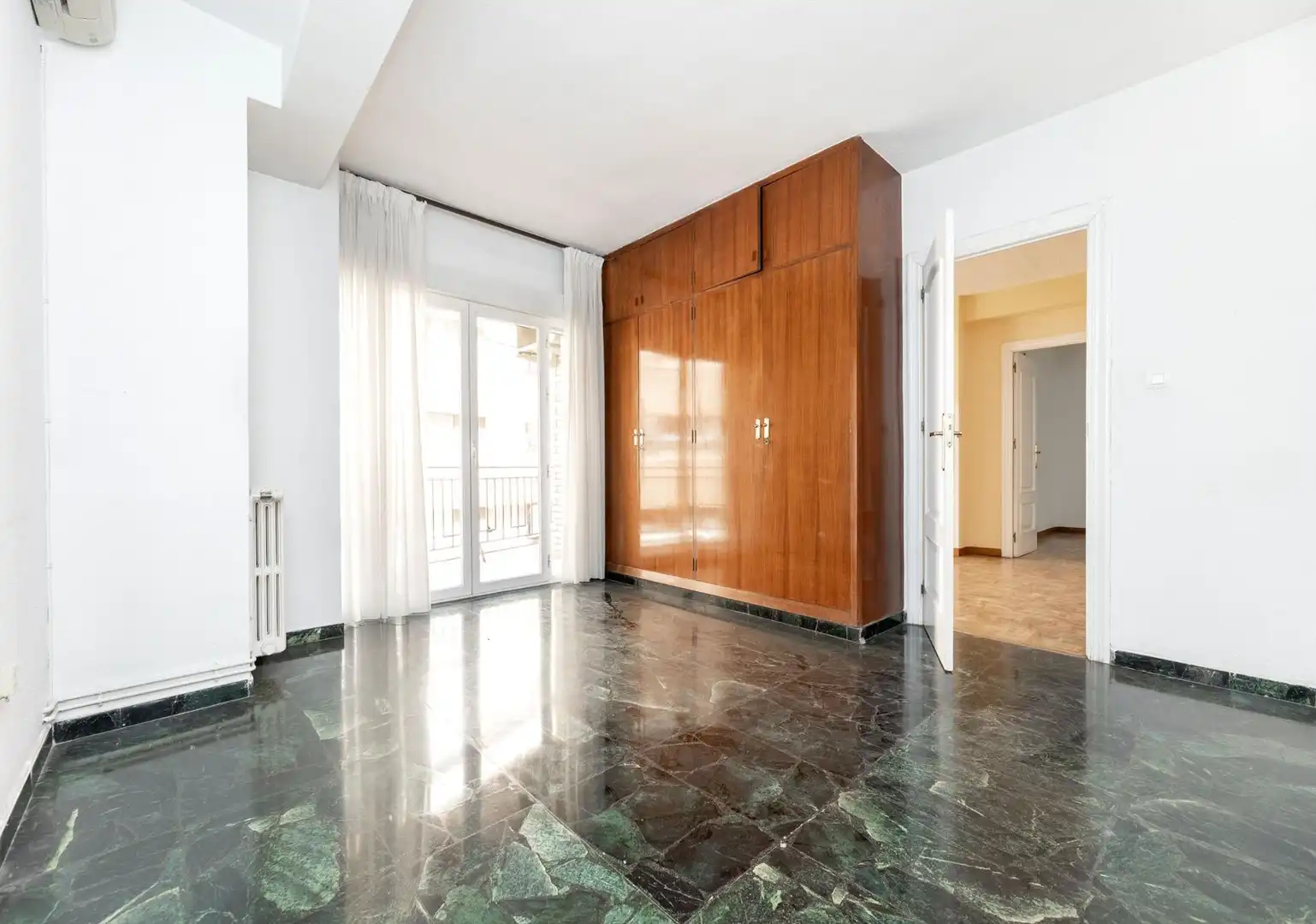 Dormitori de Pis en venda en Granada amb Calefacció, Parquet i Terrassa