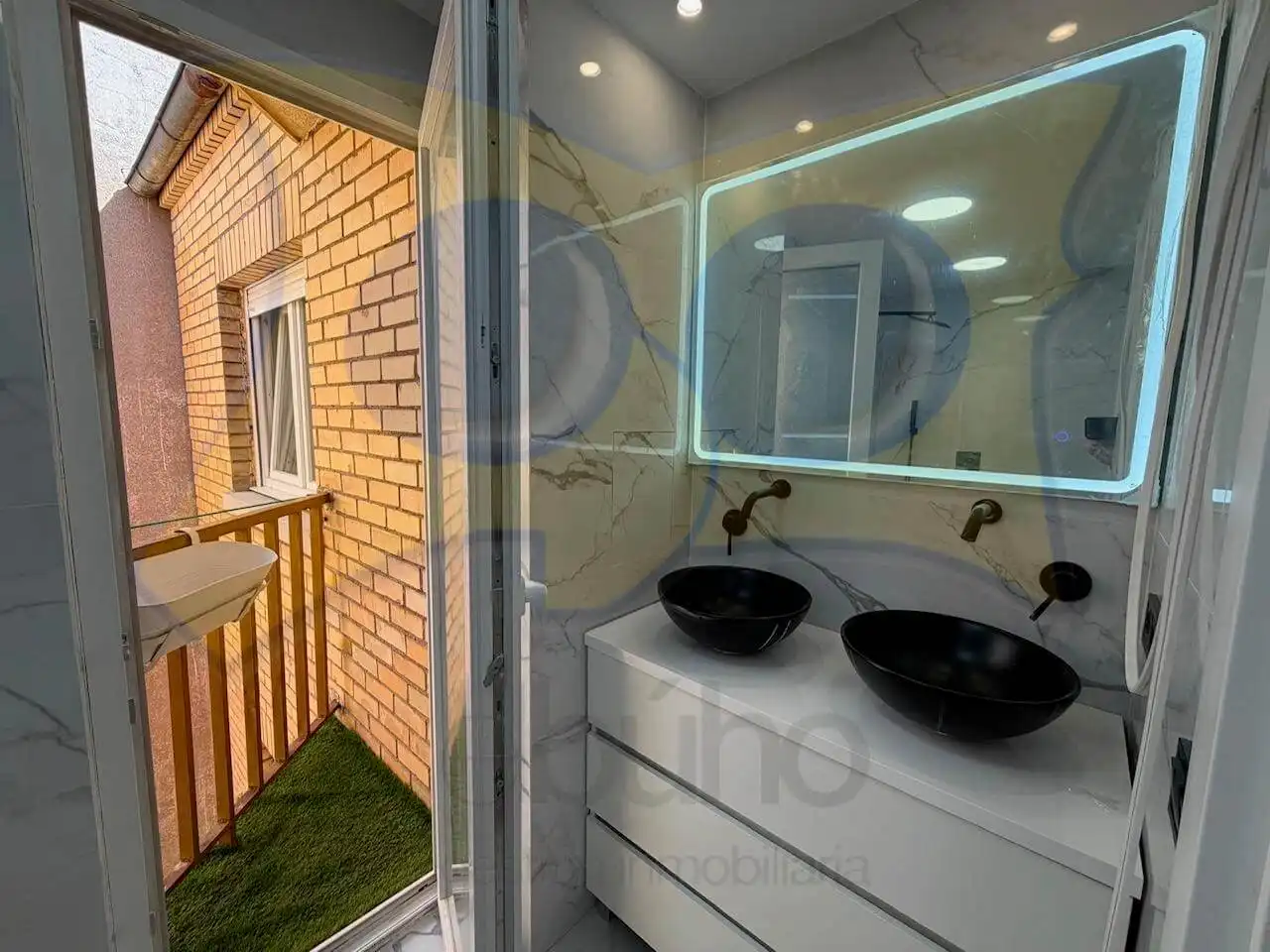 Bathroom of Attic for sale in Salamanca  with Heating, Parquet flooring and Terrace