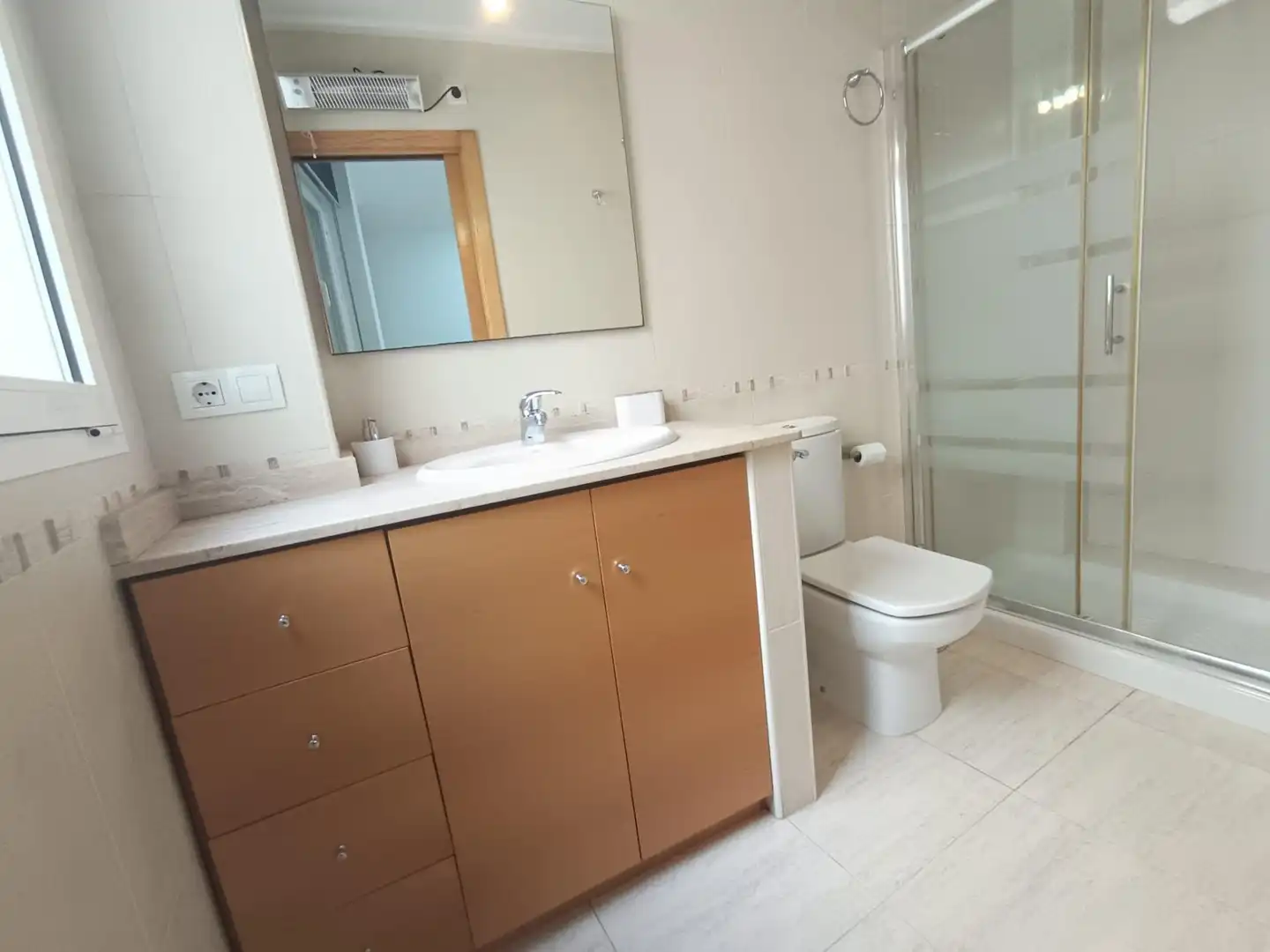 Badezimmer von Dachboden zur Miete in Elche / Elx mit Klimaanlage und Heizung