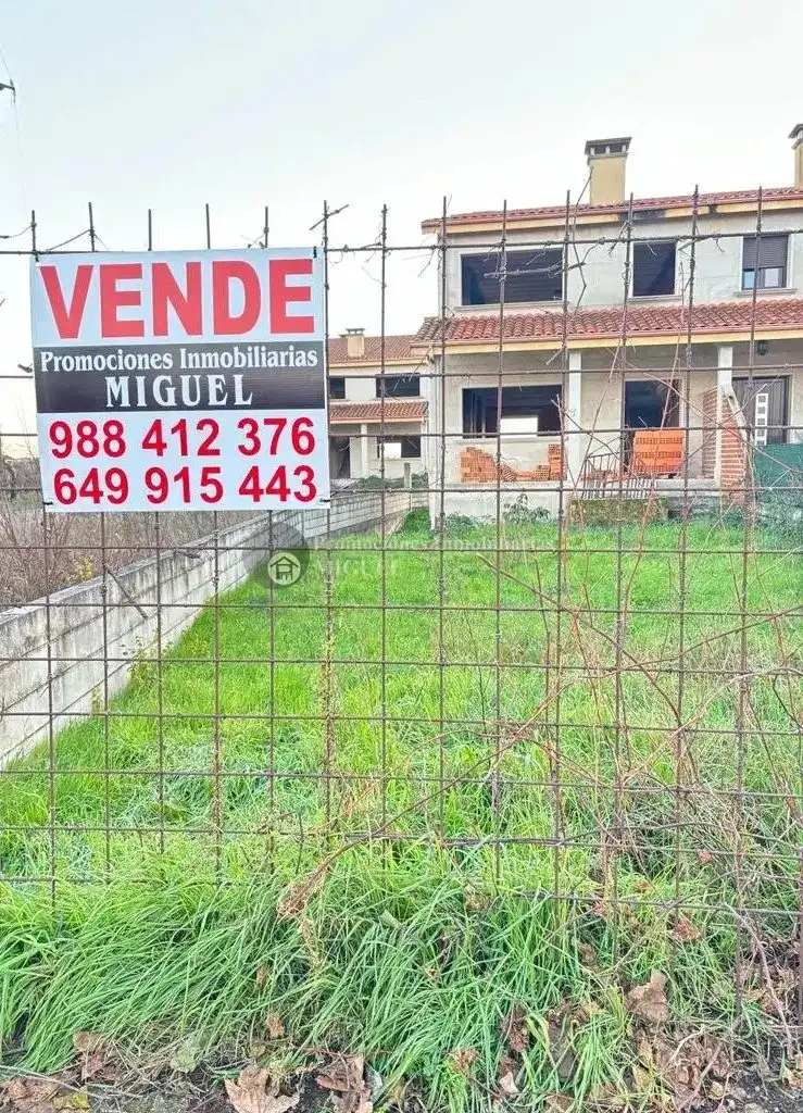 Adossat en venda a Verín