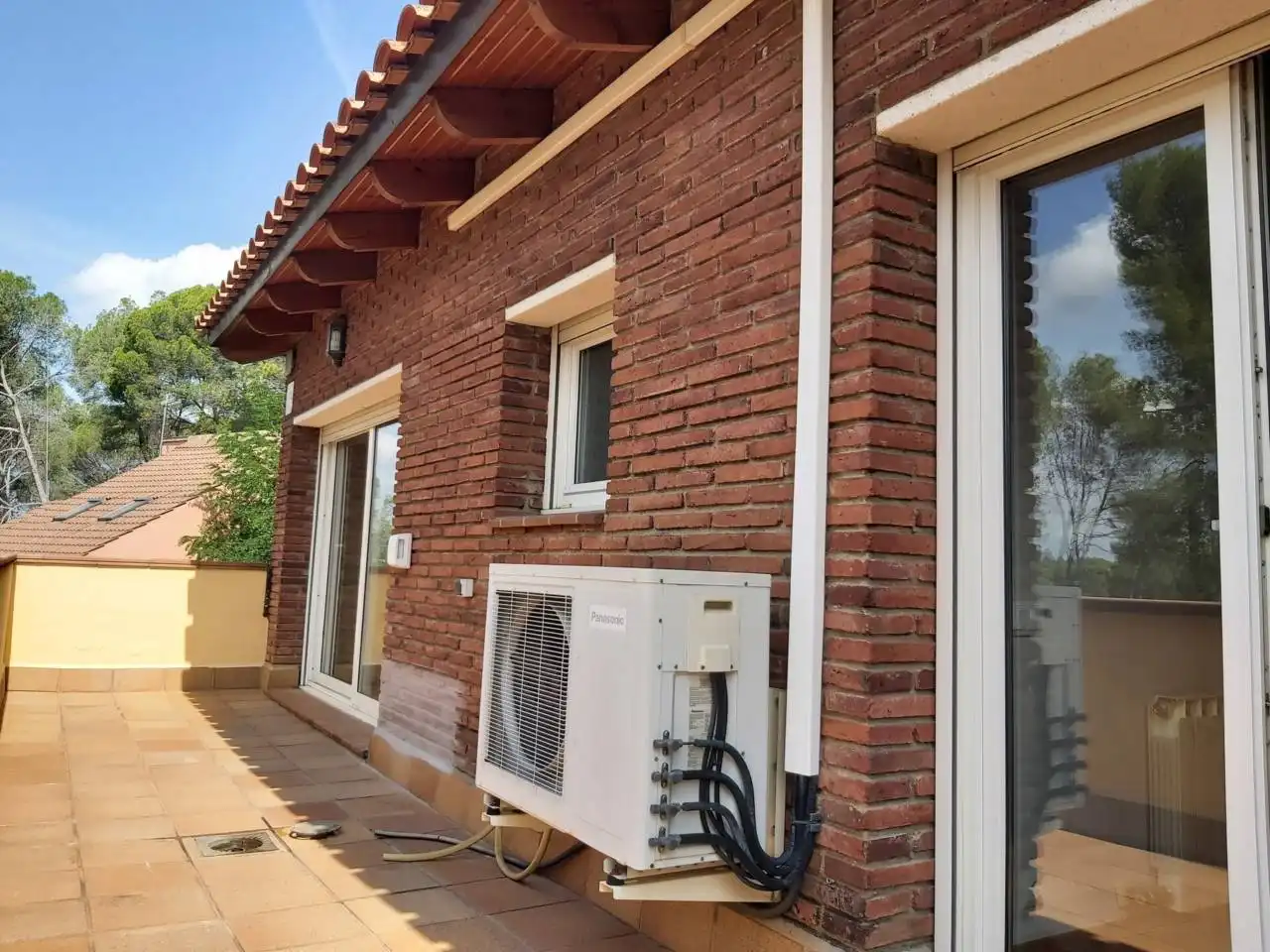 Exterior view of Houses for sale in Sant Cugat del Vallès  with Air Conditioner, Heating and Private garden