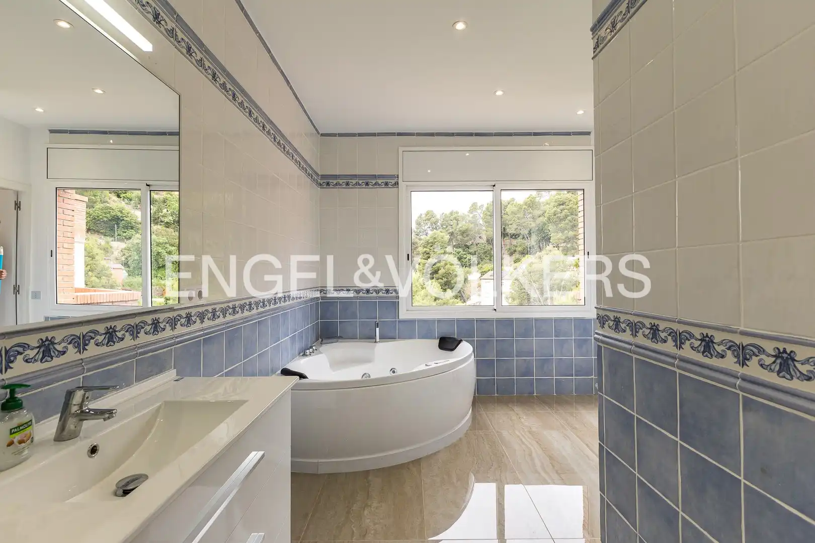 Baño de Casa o chalet de alquiler en Corbera de Llobregat con Aire acondicionado, Calefacción y Jardín privado