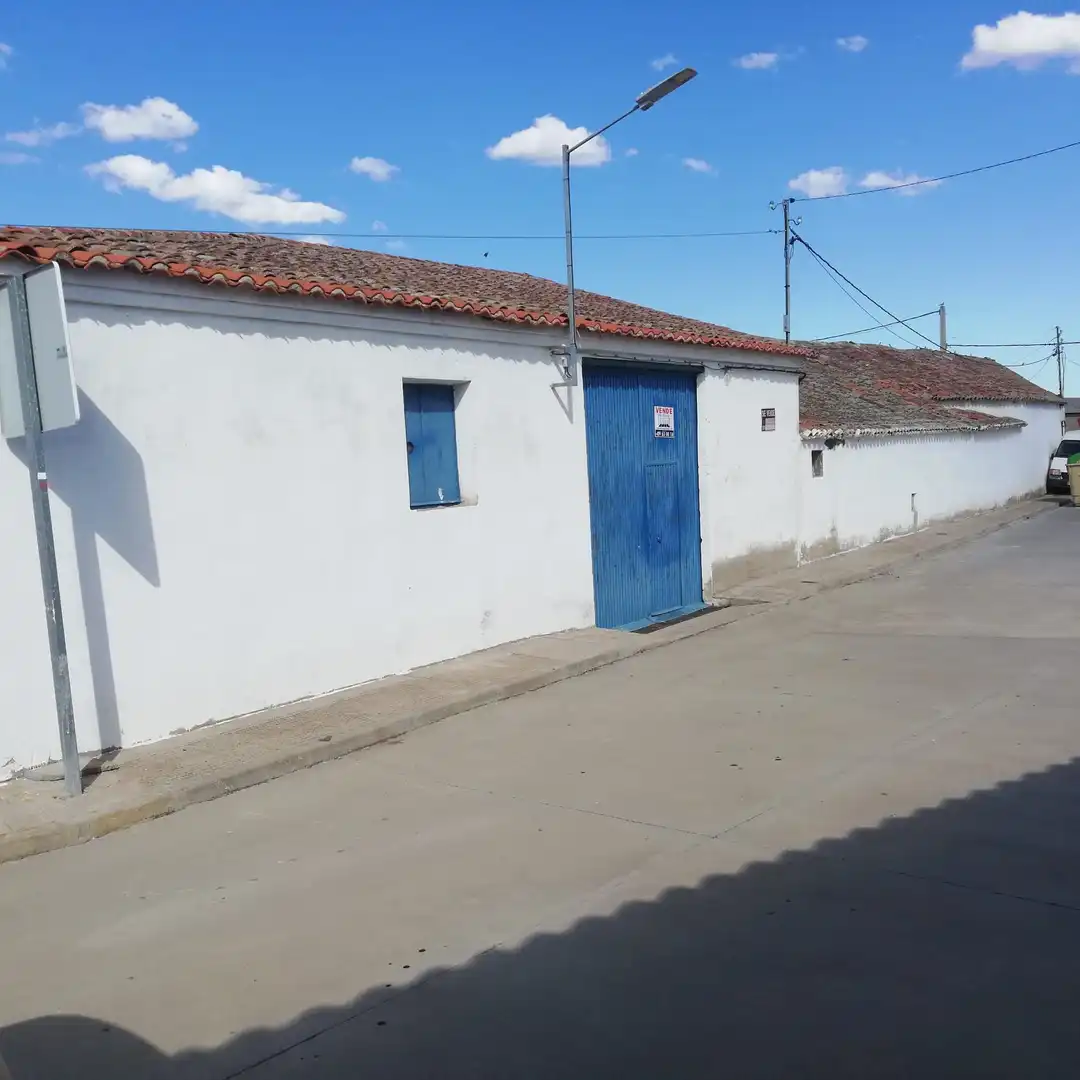 Vista exterior de Nave industrial en venta en Mascaraque
