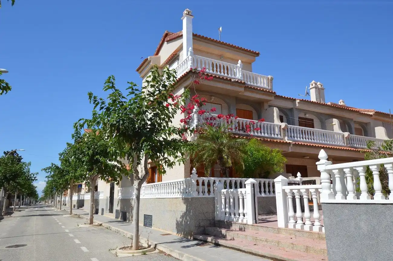 Maison mitoyenne avec jardin à vendre à Torre de la Horadada