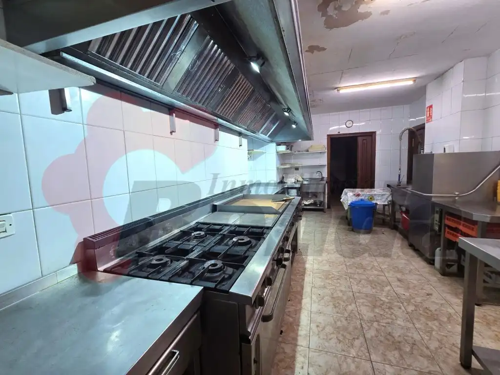 Local de lloguer a Recatelo - O Carme
