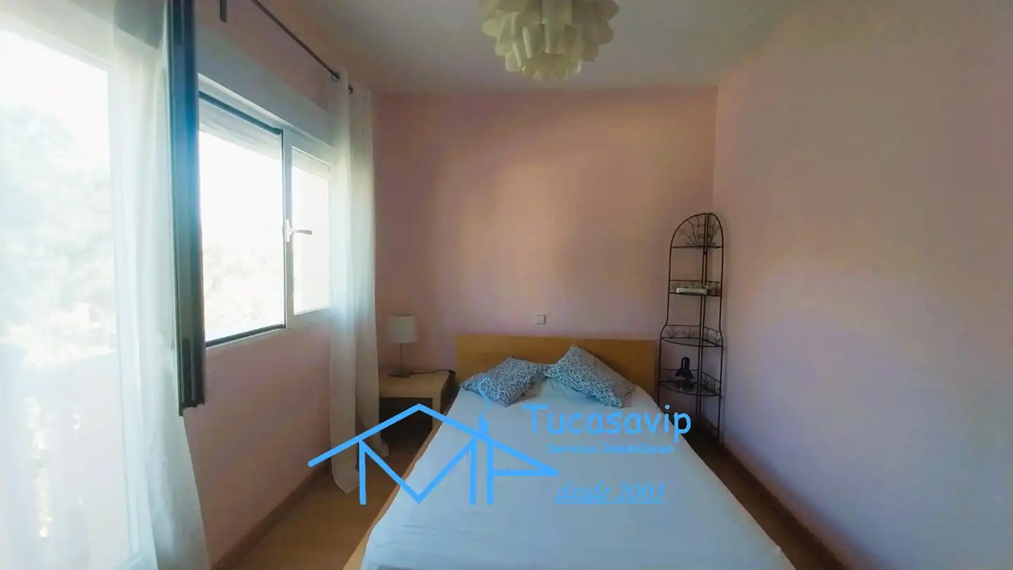 Dormitori de Casa o xalet en venda en El Tiemblo  amb Jardí privat i Terrassa