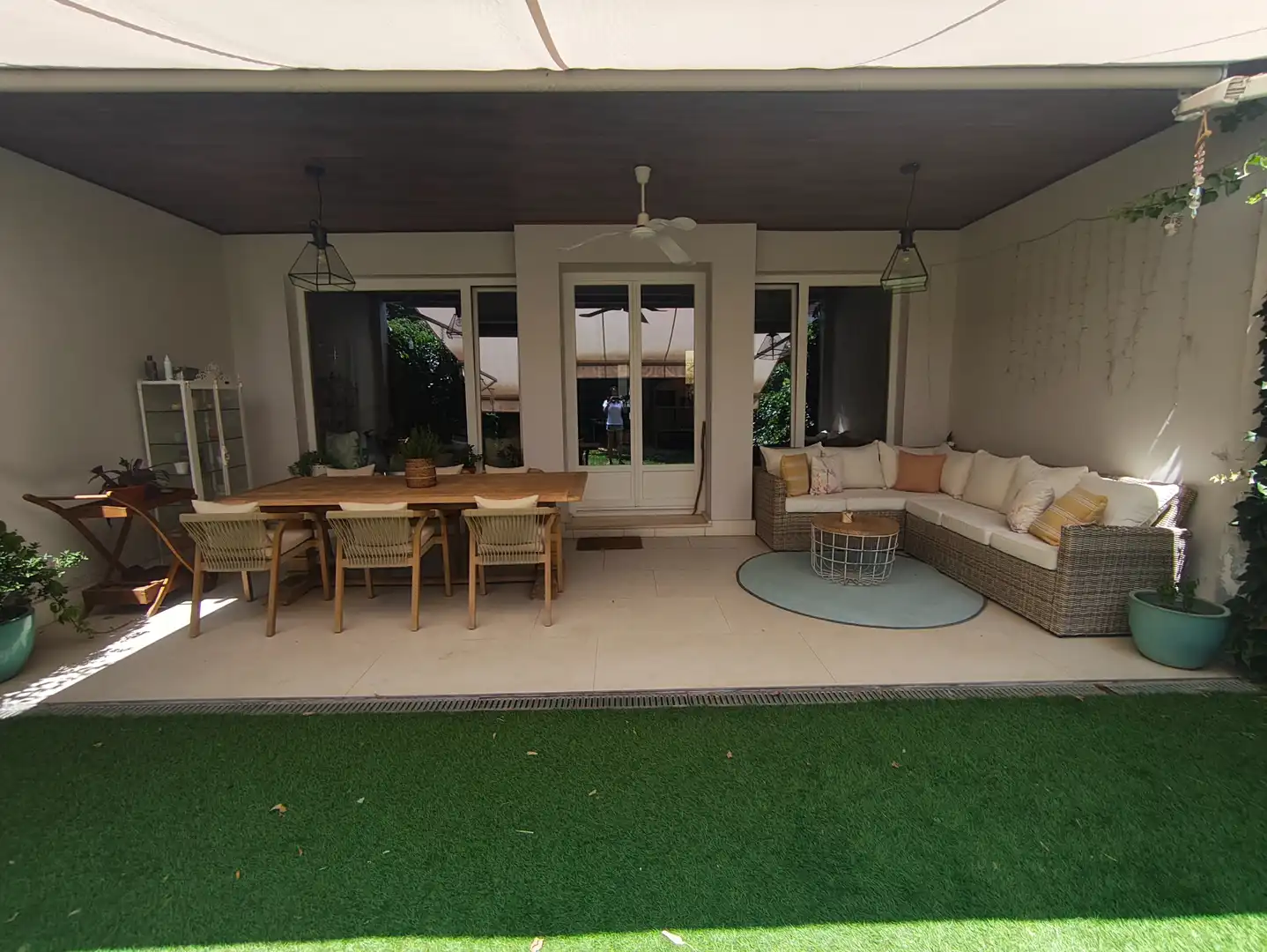Terrasse von Einfamilien-Reihenhaus zum Verkauf in Algete mit Klimaanlage, Heizung und Privatgarten