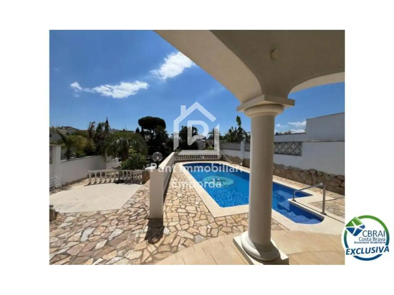 Vista exterior de Casa o xalet en venda en Empuriabrava amb Aire condicionat, Calefacció i Jardí privat