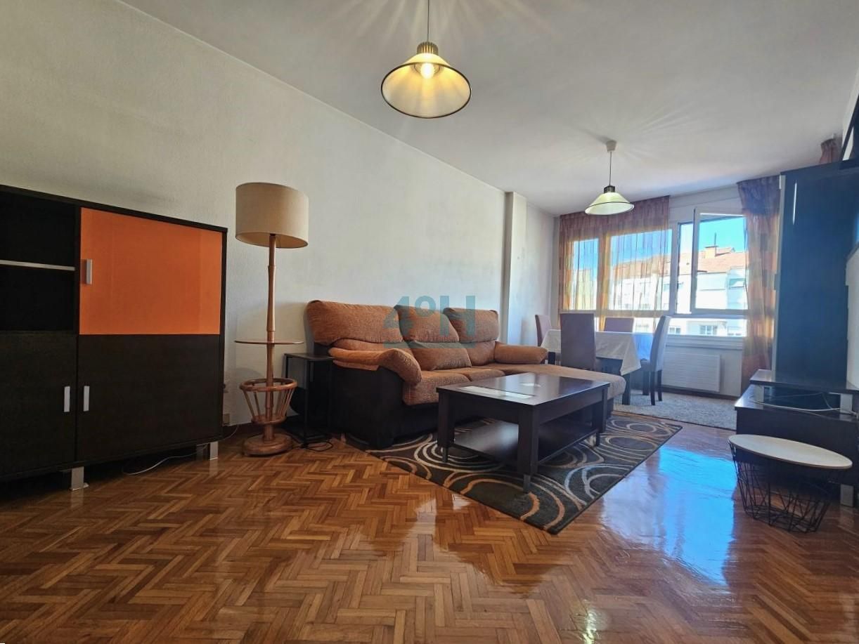 Sala d'estar de Apartament de lloguer en Ourense Capital  amb Calefacció i Moblat