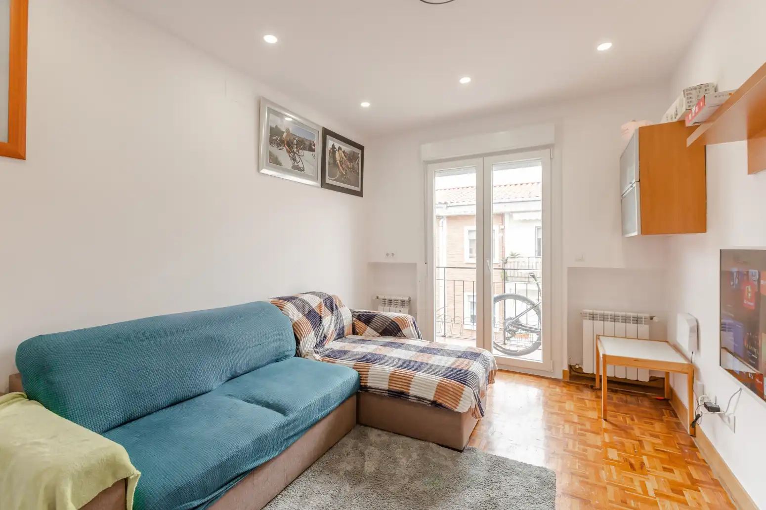 Sala de estar de Piso en venta en  Pamplona / Iruña con Calefacción, Parquet y Balcón