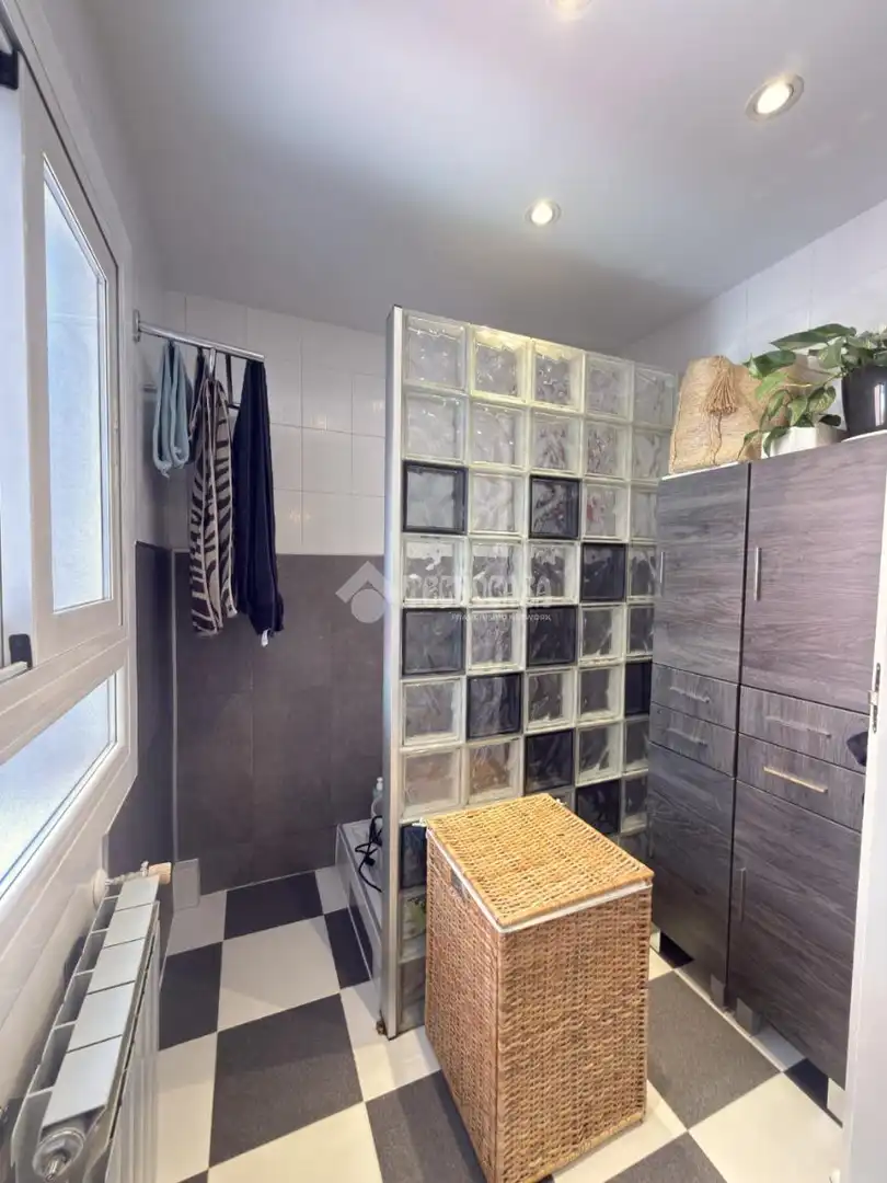 Bathroom of Flat for sale in Alcorcón  with Air Conditioner, Heating and Storage room