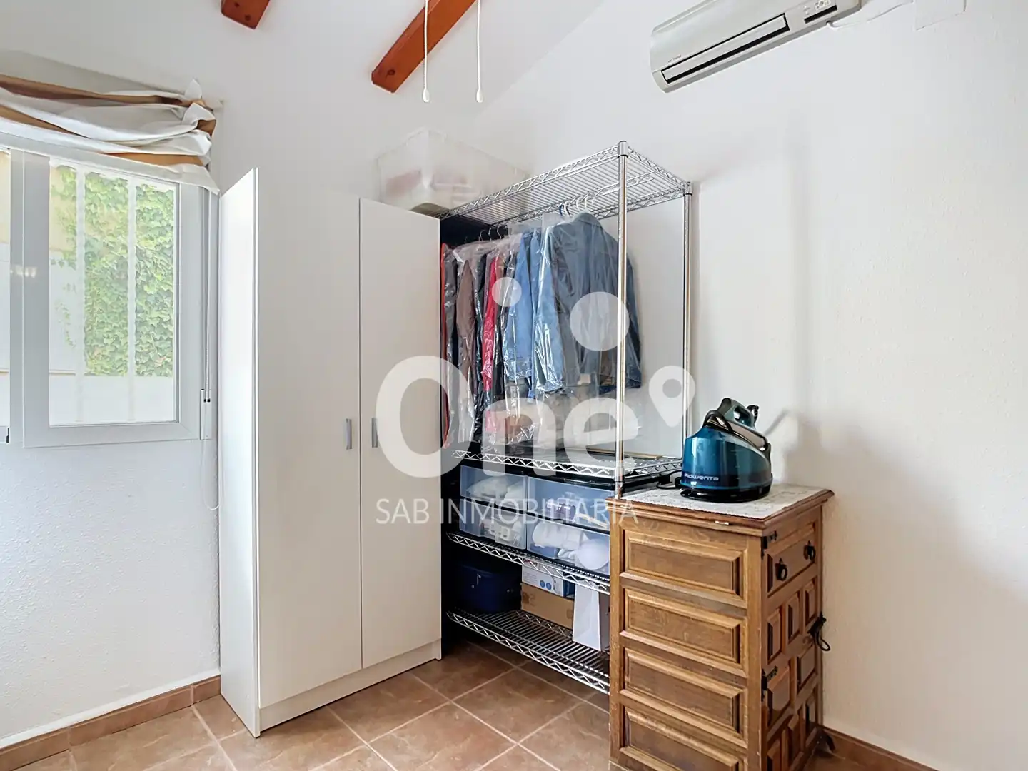 Dormitori de Casa adosada en venda en La Pobla de Vallbona amb Aire condicionat, Jardí privat i Terrassa