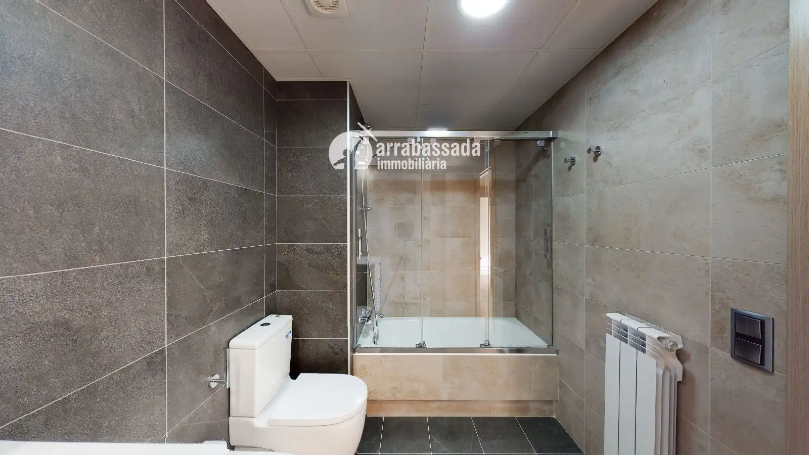 Baño de Piso de alquiler en Tarragona con Aire acondicionado, Calefacción y Terraza
