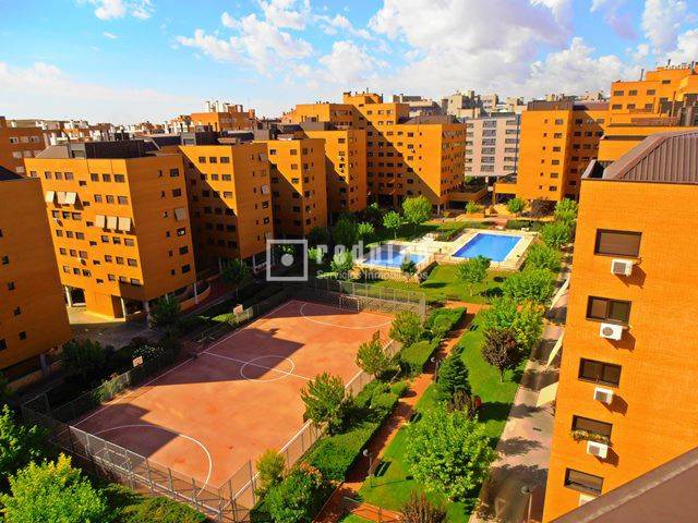 Piso en Venta en de la Dehesa de Vicálvaro en Valdebernardo - Valderribas