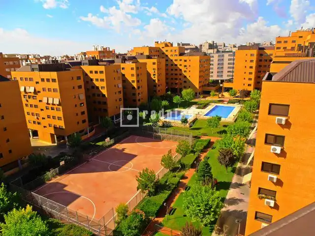 Vista exterior de Pis en venda en  Madrid Capital amb Aire condicionat, Calefacció i Jardí privat
