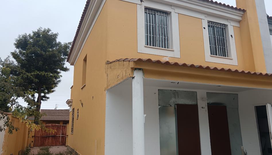 Foto 1 de Casa adosada en venda a Calle Bollullos de la Mitación, 3, Palomares del Río, Sevilla