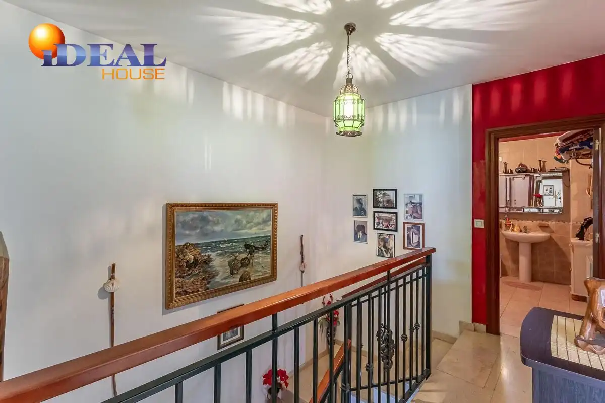Casa aparellada amb terrassa en venda a Camino CEMENTERIO, imagen 17