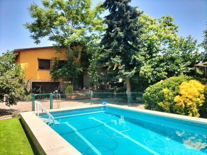 Piscina de Casa o xalet en venda en Collado Villalba amb Calefacció, Jardí privat i Parquet