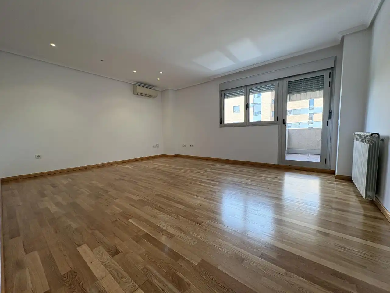 Sala d'estar de Pis en venda en Madrid amb Calefacció, Terrassa i Traster