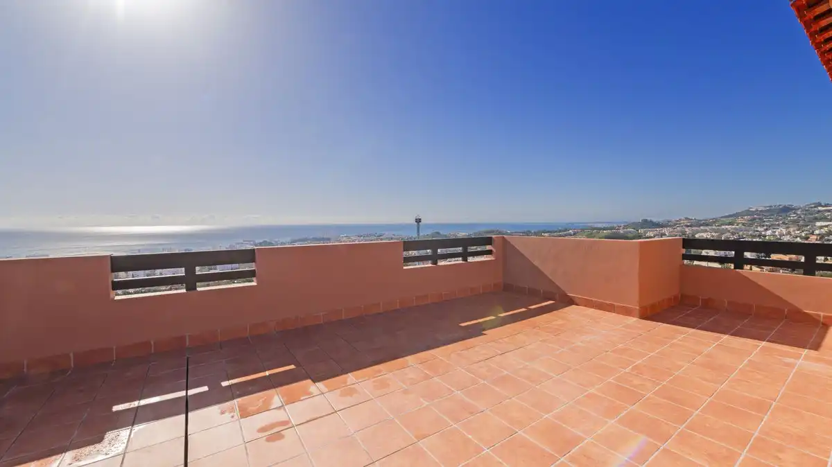 Terraza de Ático en venta en Benalmádena con Aire acondicionado, Trastero y Alarma