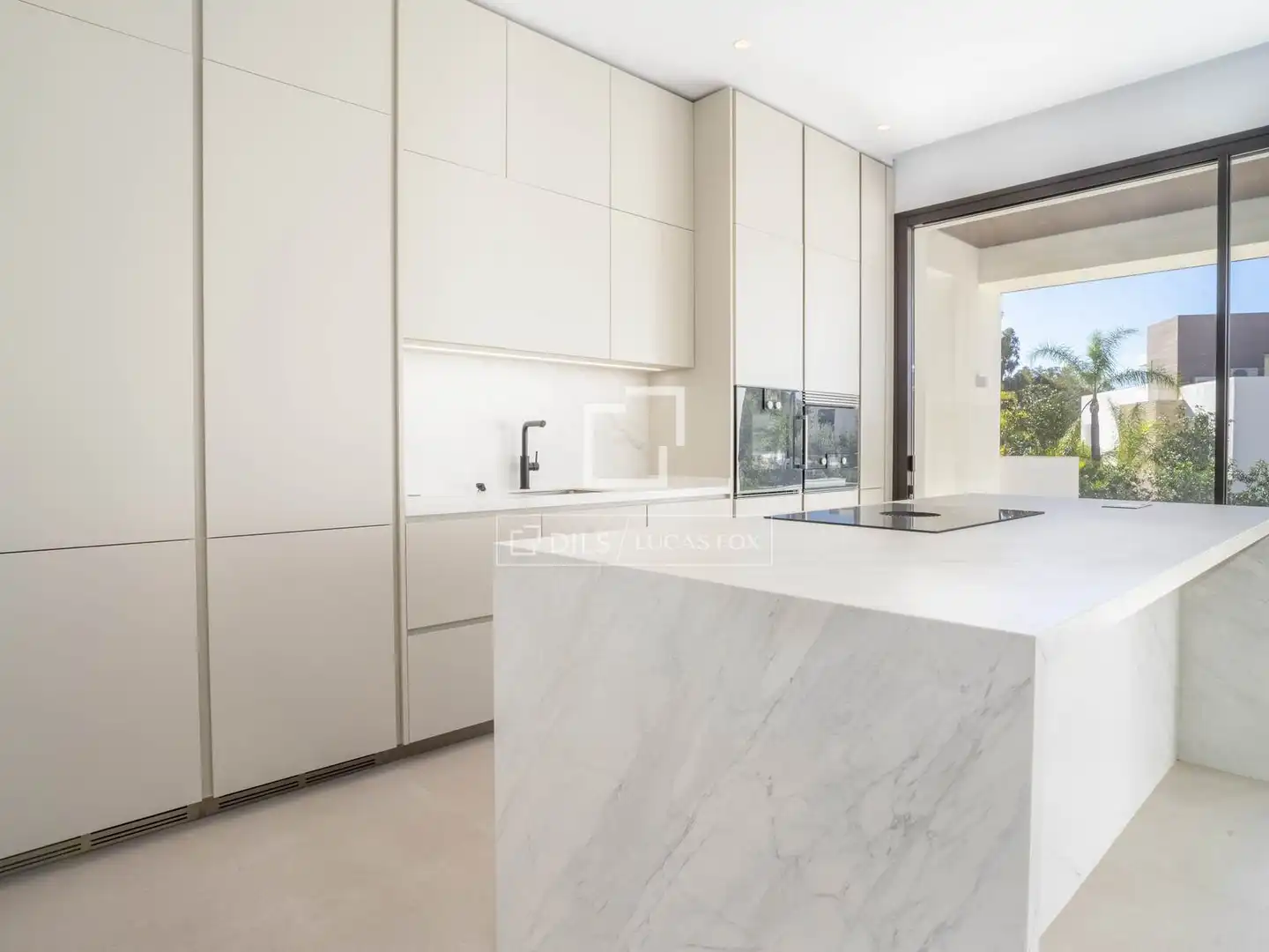 Cocina de Casa o chalet en venta en Marbella con Aire acondicionado, Calefacción y Jardín privado