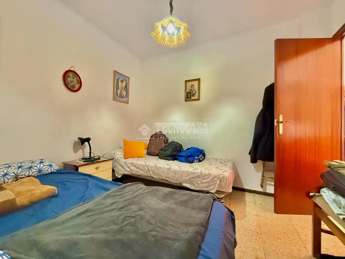 Habitación de Piso en venta en Santa Coloma de Gramenet con Balcón