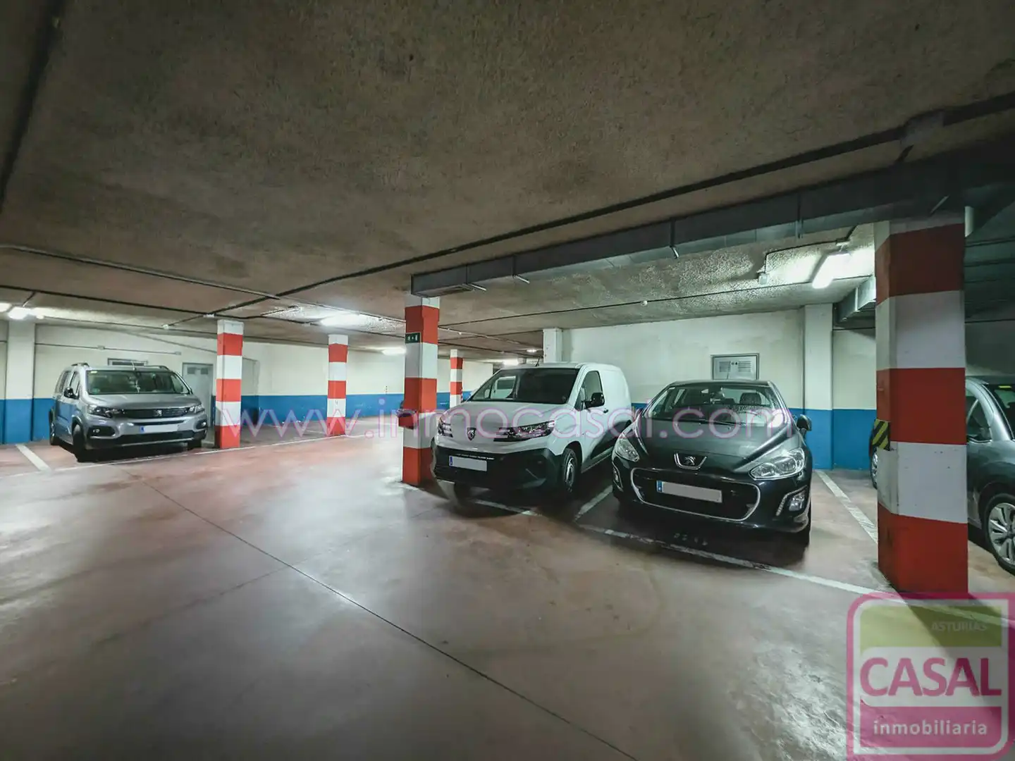 Parking de Piso en venta en Oviedo  con Calefacción, Trastero y Amueblado