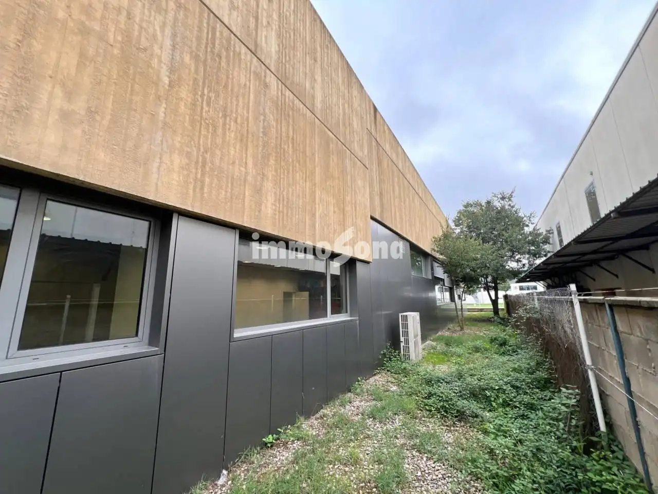 Exterior view of Industrial buildings for sale in Nord 