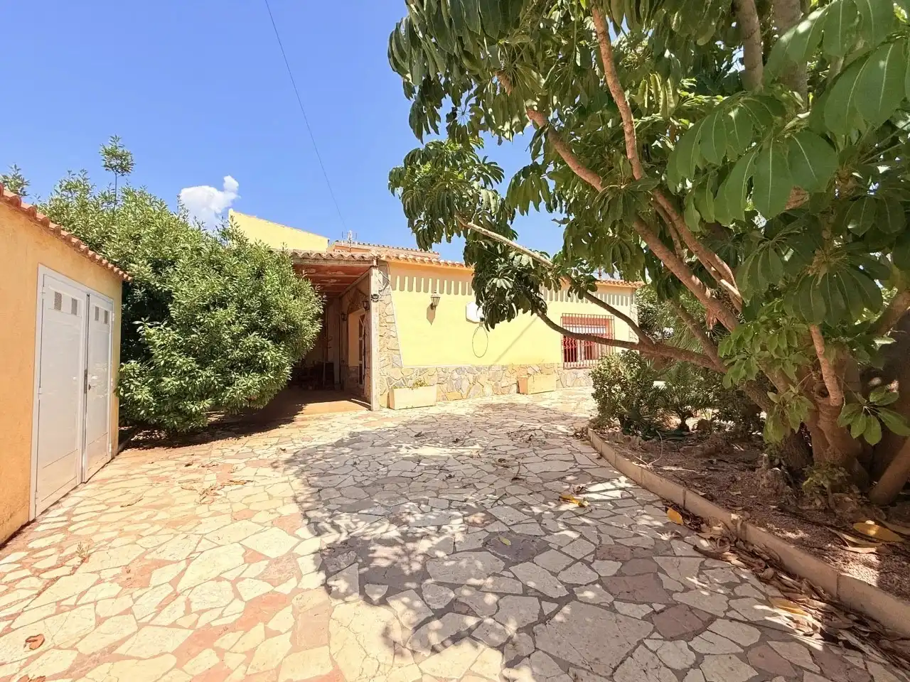 Vista exterior de Casa o xalet en venda en L'Alfàs del Pi amb Jardí privat, Terrassa i Piscina