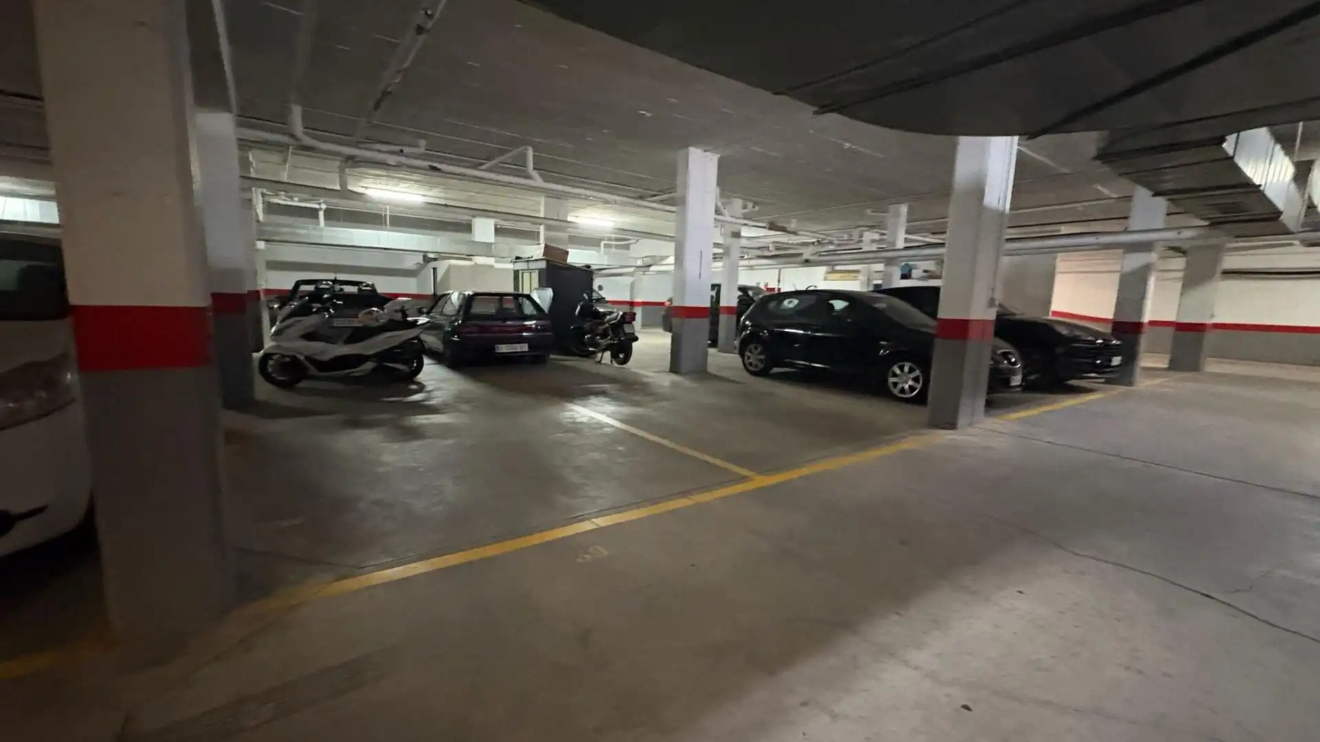Parking de Piso en venta en Torremolinos con Aire acondicionado, Balcón y Piscina comunitaria