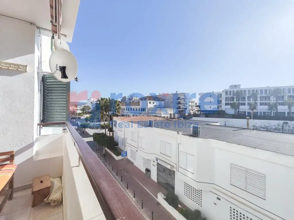Vista exterior de Apartament de lloguer en Sant Antoni de Portmany amb Aire condicionat, Terrassa i Moblat