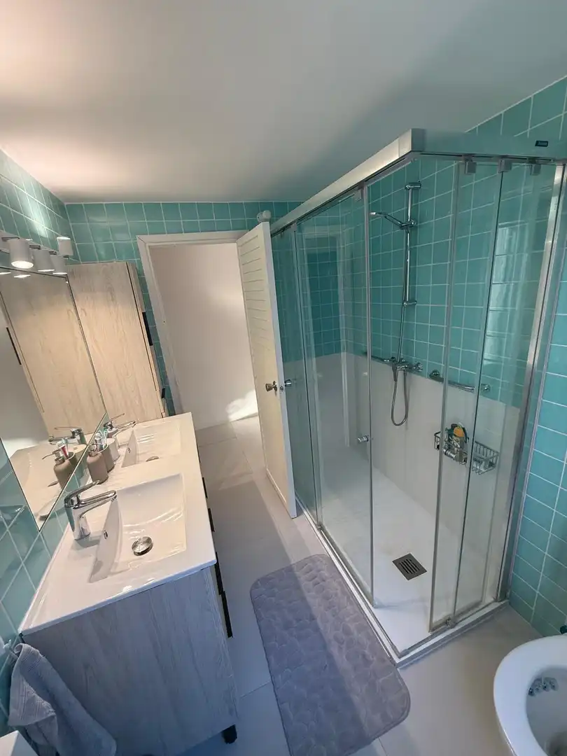 Badezimmer von Wohnung zur Miete in Valencia mit Klimaanlage, Terrasse und Möbliert
