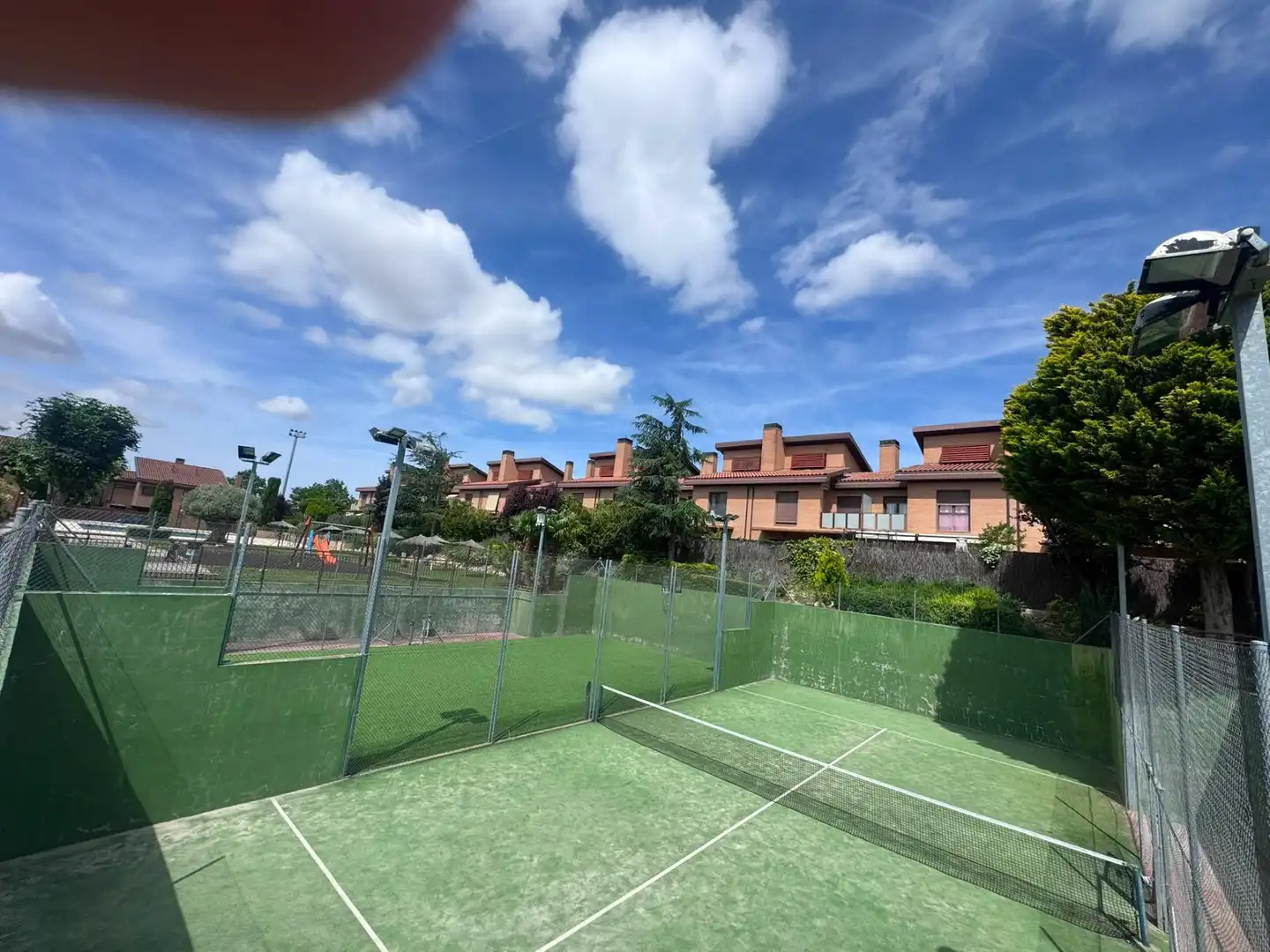Vista exterior de Casa adosada en venta en Yebes con Calefacción, Balcón y Piscina comunitaria